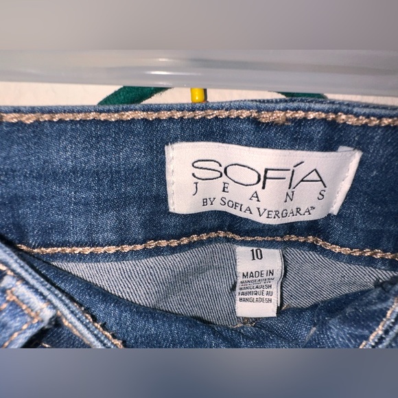 Jeans by sofia vergara size 10 - Picture 2 of 2